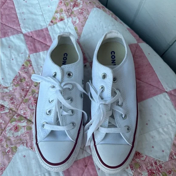 Women’s converse - Picture 2 of 3